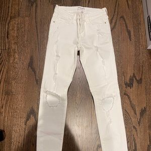Frame Denim Le Skinny De Jeanne White ripped jean